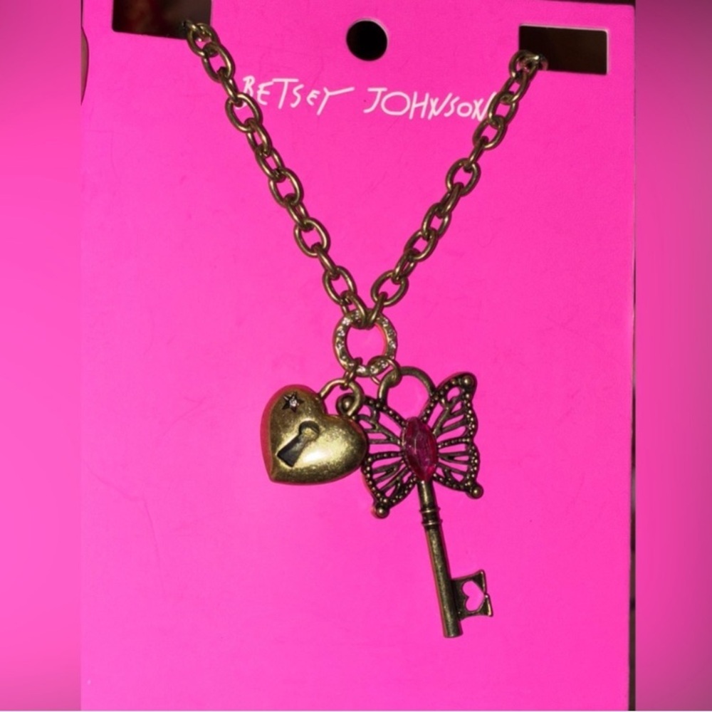 BETSEY JOHNSON Butterfly Key and Lock Pendant Boho Hippie Antiqued Necklace NWT - Picture 4 of 9